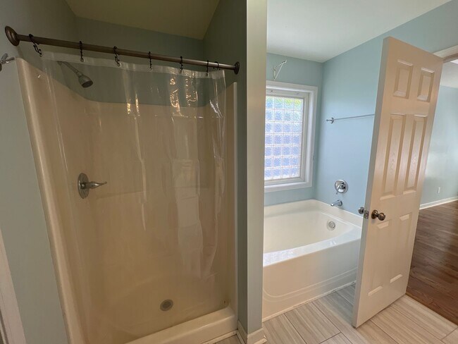 Building Photo - For Rent in Charleston Ridge