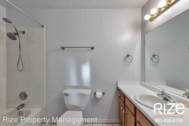 Building Photo - 2 br, 1 bath House - 3758 S Maple View Dri...