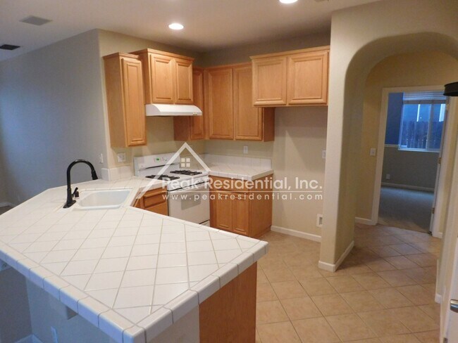 Building Photo - Wonderful 3bd/2ba Elk Grove Home with 2 Ca...