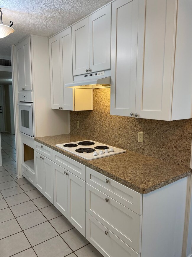 Building Photo - Application Received | Single-Story 3 Bed, 2 Bath | Prime Waco Location | Cul-de-Sac Lot with Gar...