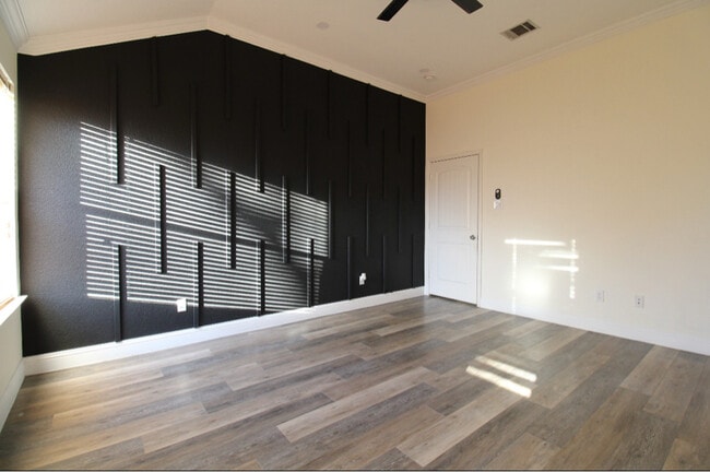 Building Photo - 1405 Meadowlark Ln