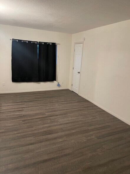 Building Photo - 1556 Riverside Dr