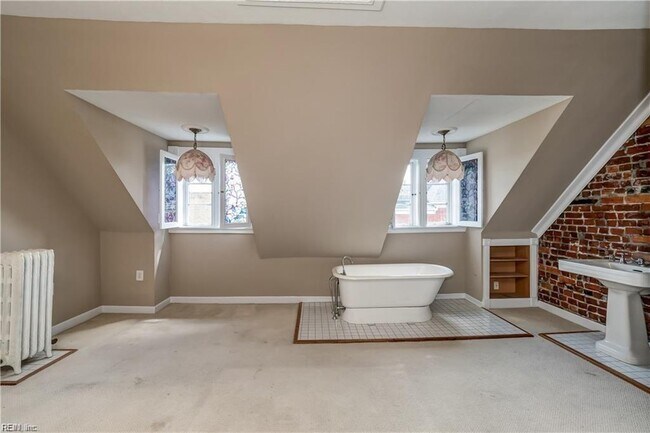 Building Photo - 409 Botetourt St