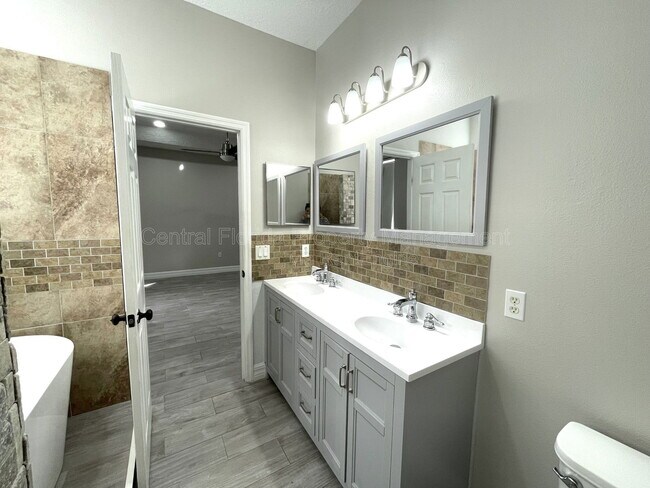 Building Photo - 4032 Meadowlark Dr