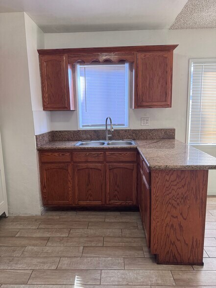 Kitchen - 2770 Glenwood Pl