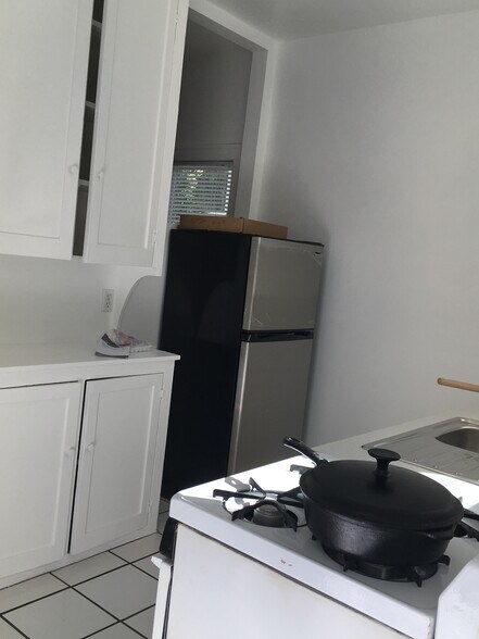 Building Photo - 2035 N Vista del Mar Ave