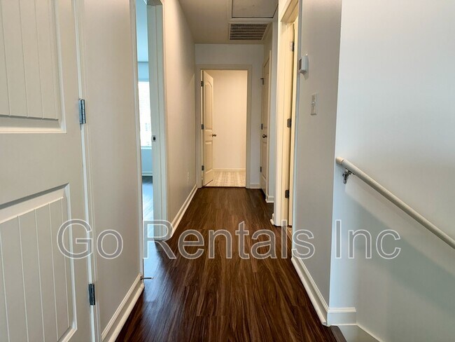 Building Photo - 236 Park View Cir