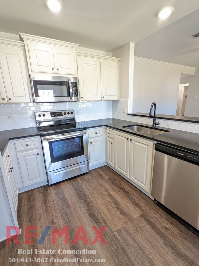 Building Photo - Sorry No Pets and No Smoking Permitted