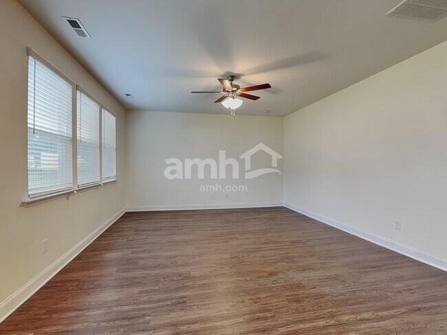 Building Photo - 203 Gregory Dr