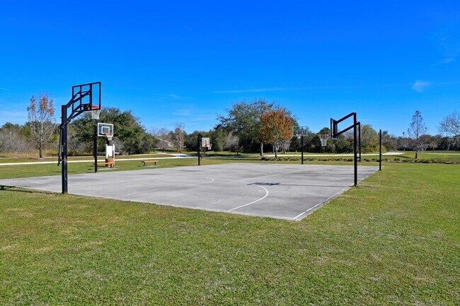 Building Photo - Impeccably Maintained Home in Summerfield Village - Lakewood Ranch!