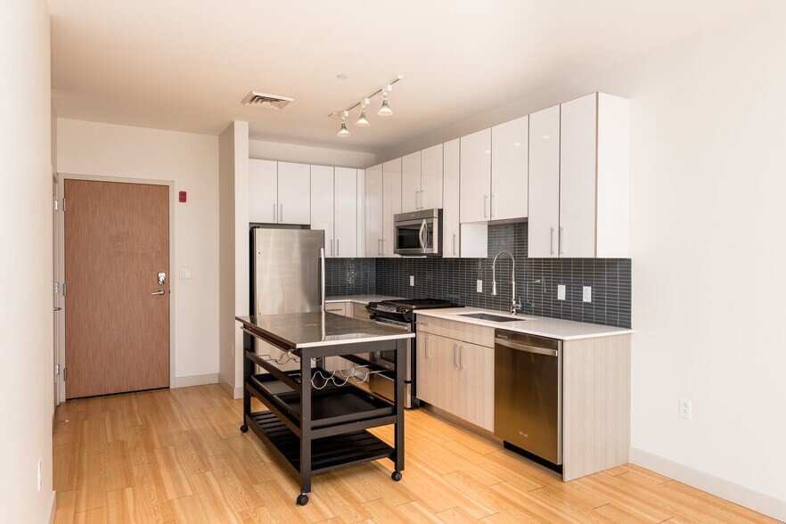 Building Photo - 320 D St