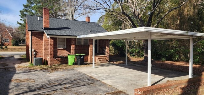 Building Photo - 504 N Arendell Ave