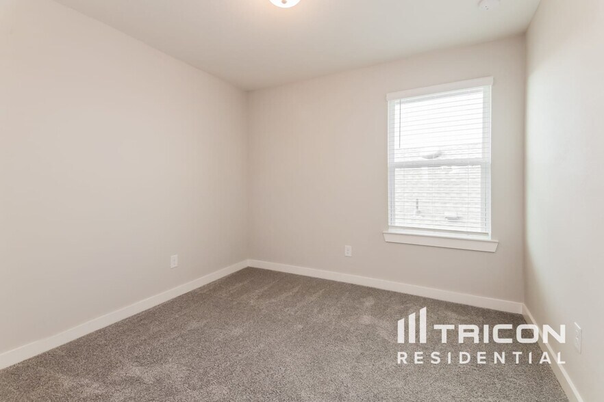 Building Photo - 2549 Dulaney Dr