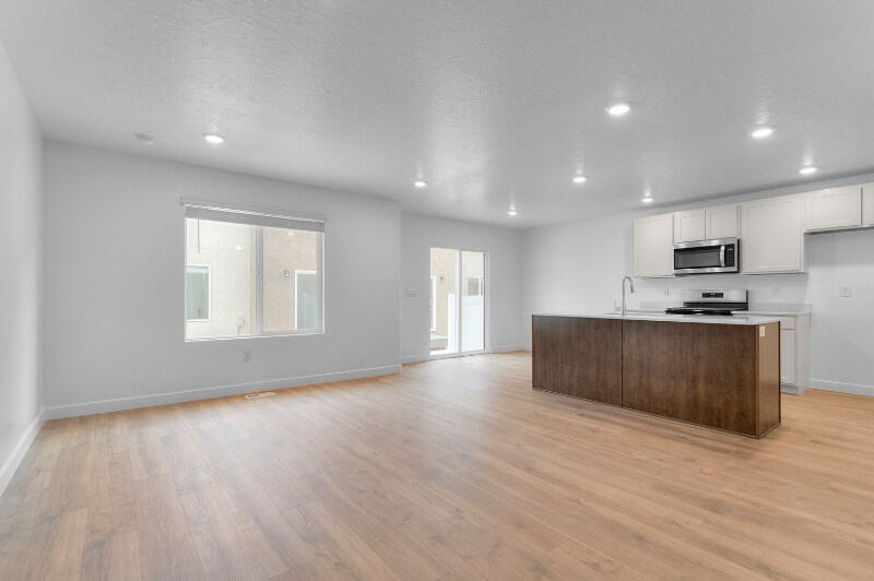Building Photo - 1538 720 N