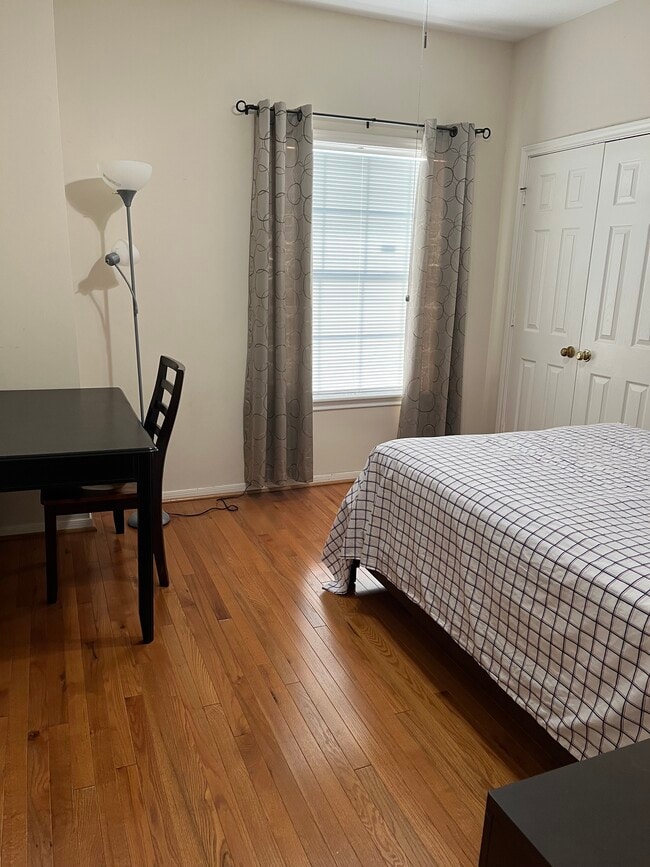 Building Photo - 6855 Bellgreen Dr