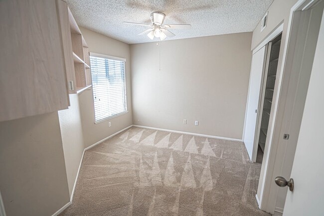 Building Photo - COMING SOON! Las Ventanas Community 2 Bedroom Condo in Valencia!