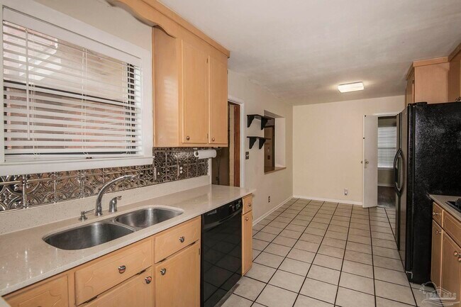 Building Photo - 6314 White Oak Dr