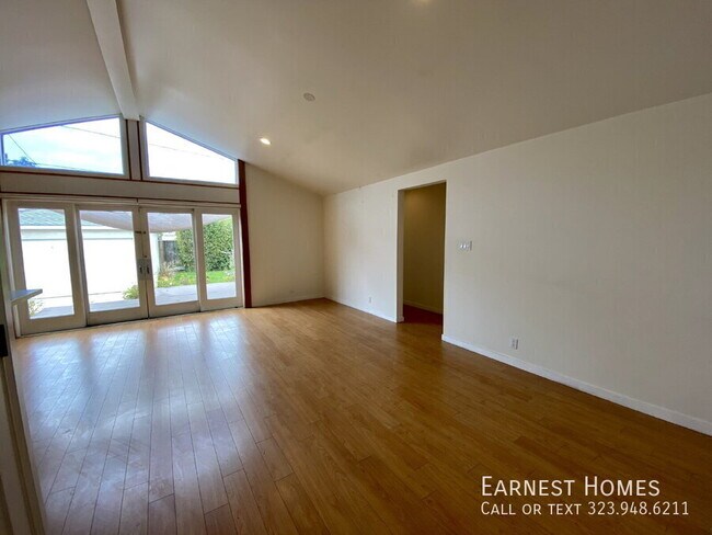 Building Photo - 2577 S Bundy Dr