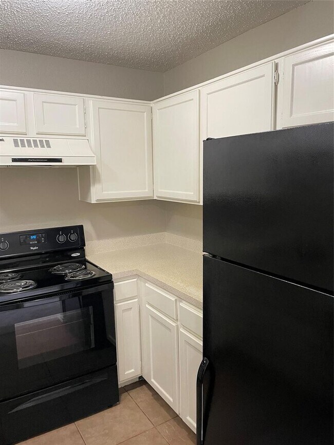 Building Photo - Trails Pl.