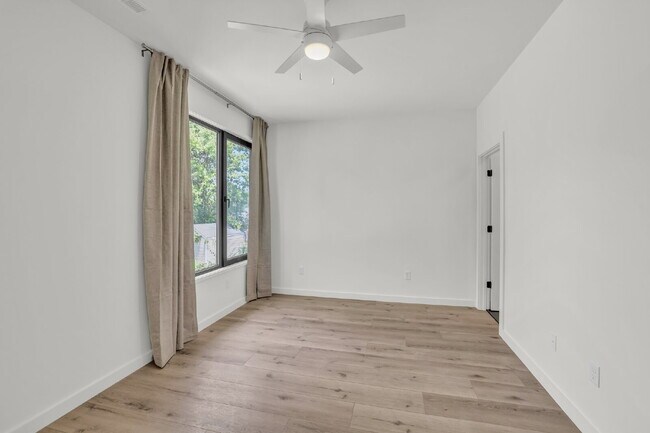 Building Photo - Brand-New Townhome Just Minutes from Downt...