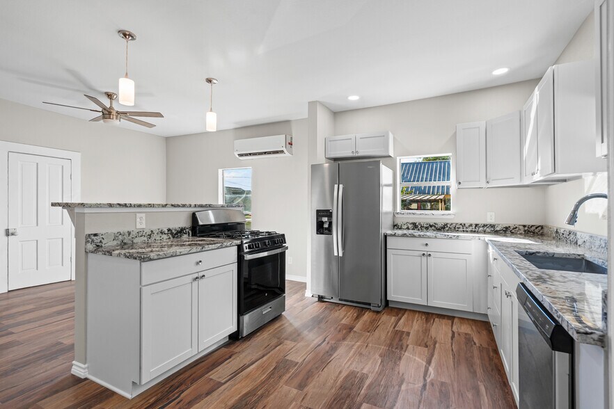 Building Photo - 1711 Halsell St