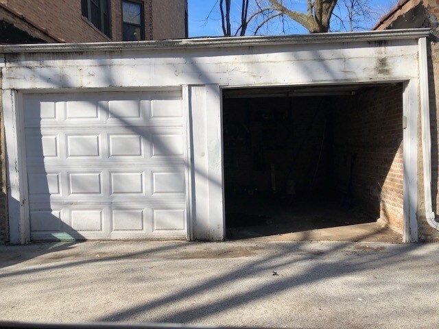 Building Photo - 2112 W North Ave