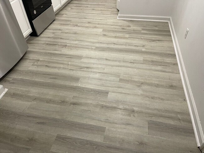 Building Photo - Modern 2-Bed, 1-Bath Oasis with Central Air and Gourmet Kitchen