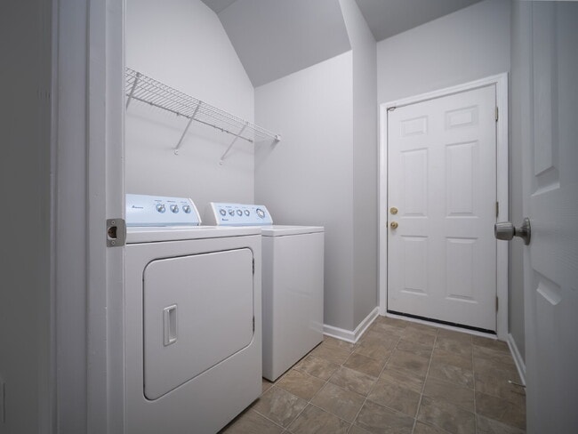 Building Photo - 1030 Boxelder Ln