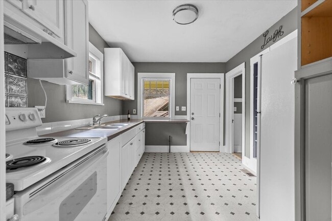 Building Photo - 1144 Canyon Ave