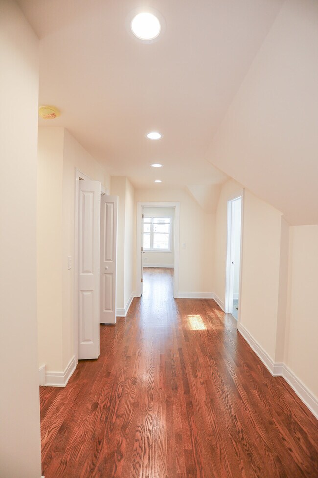 Building Photo - 2342 N Lawndale Ave