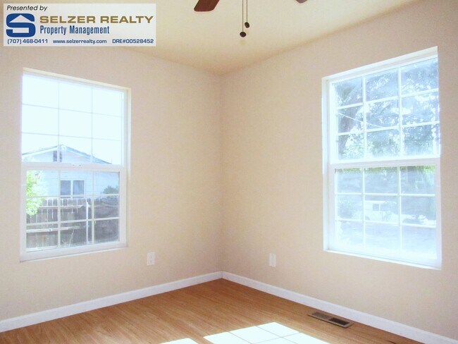 Building Photo - Cozy 2 bedroom home at the base of the west Ukiah foothills!