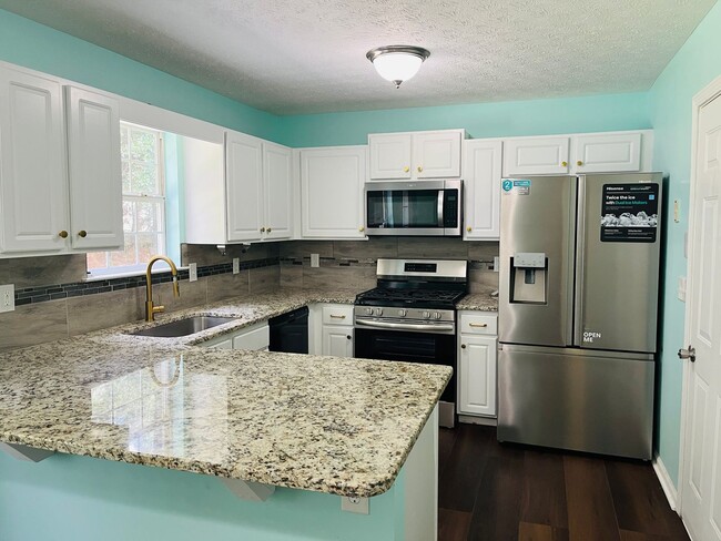 Building Photo - Wow! 3 bedroom 2 bathroom in Senoia. Must ...