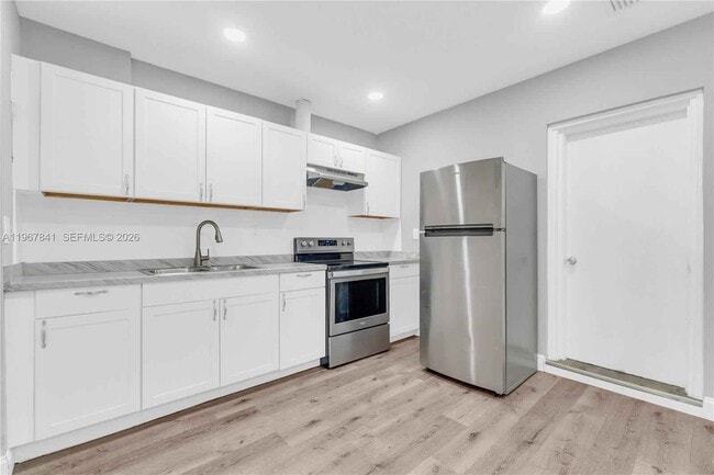 Building Photo - 6940 NW 6th Ct