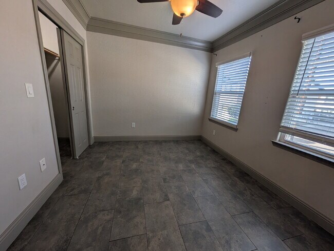 Building Photo - 935 E Divisadero St