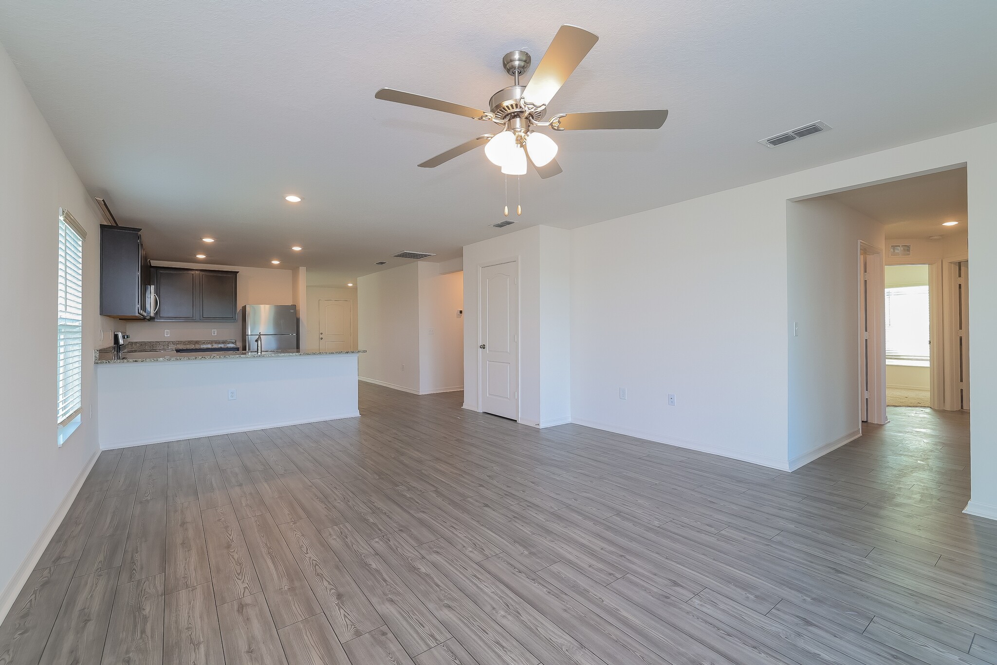 Building Photo - 1367 Swan Lake Cir