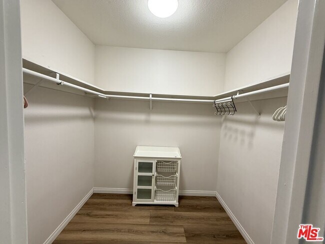 Building Photo - 30556 Rainbow View Dr