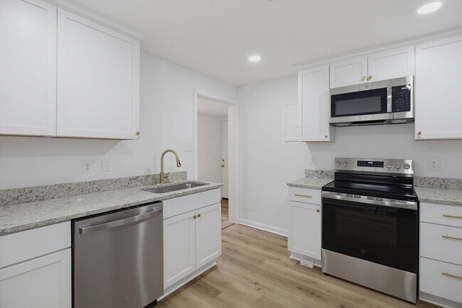 Building Photo - 931 Marlboro St