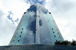 Building Photo - 77 Hudson St