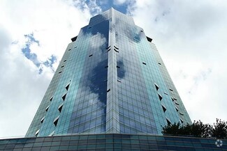 Building Photo - 77 Hudson St