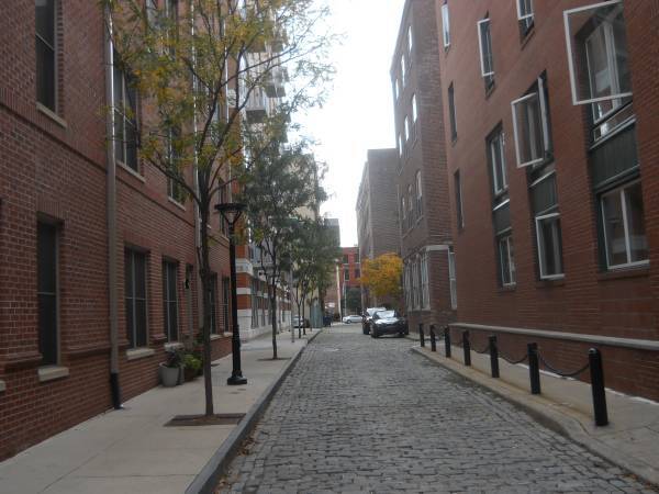 Building Photo - 136 N Bread St