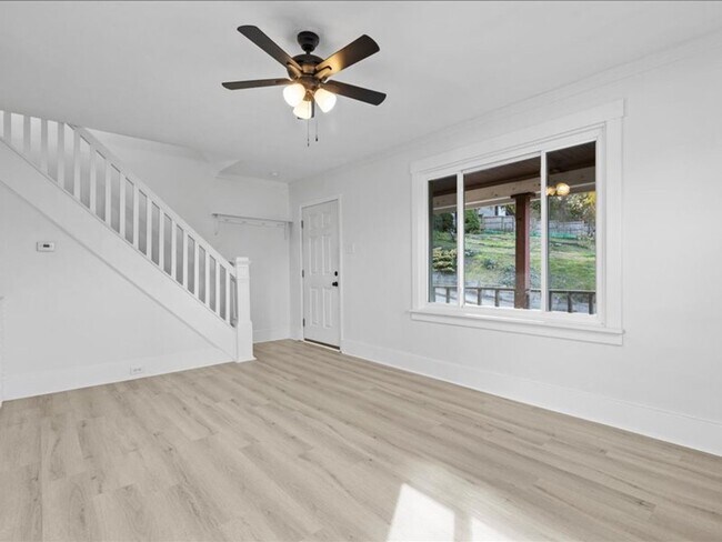 Building Photo - Updated 2 Bed, 1.5 Bath Home in Carrick For Rent – Move-In Ready