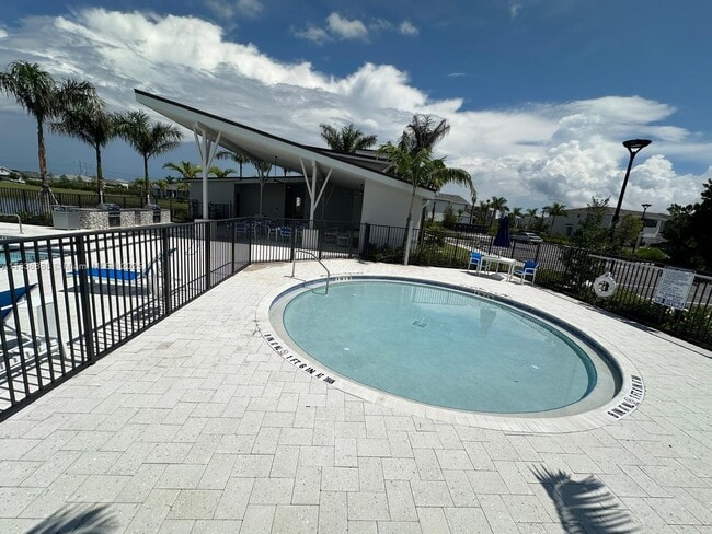 Building Photo - 14051 SW Thorens Dr