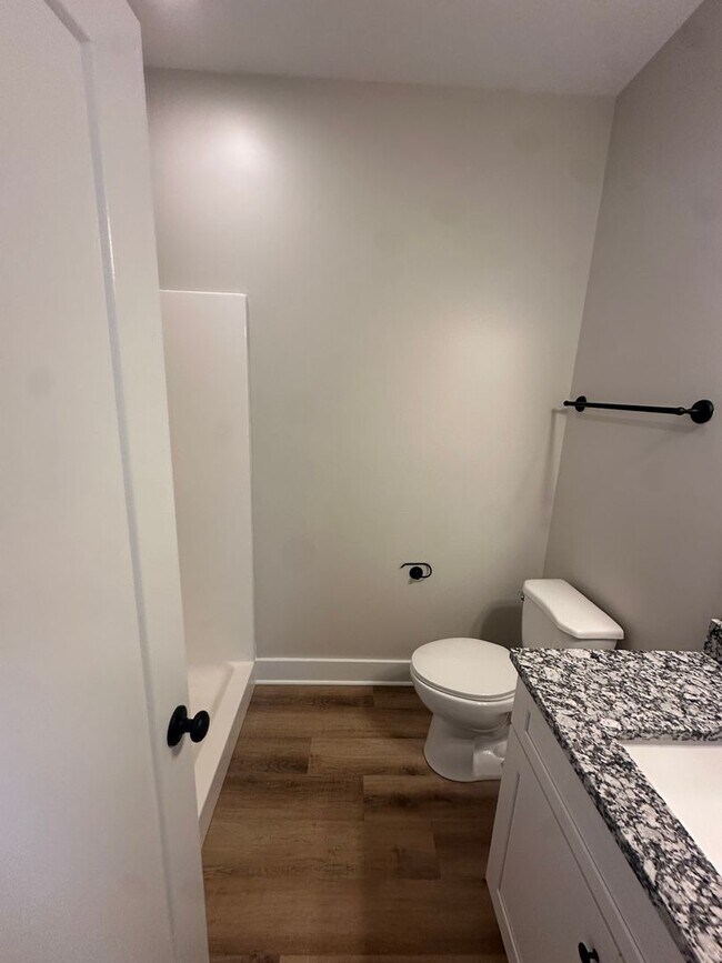 Building Photo - BRAND NEW 3 Bedroom Apartment in Shelbyville!