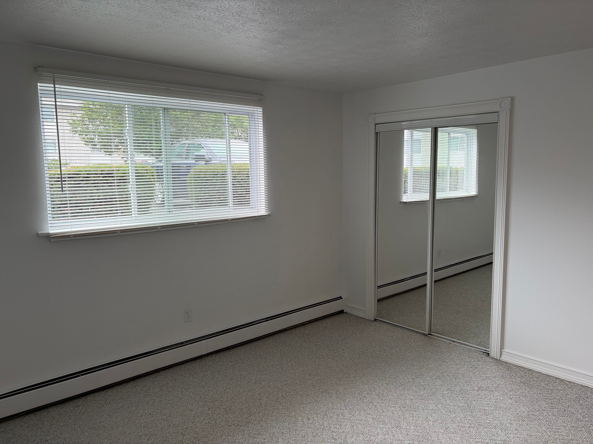 Large Bedroom with Walk-In Closets - 104 W Pulteney St