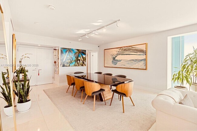 Building Photo - 2127 Brickell Ave