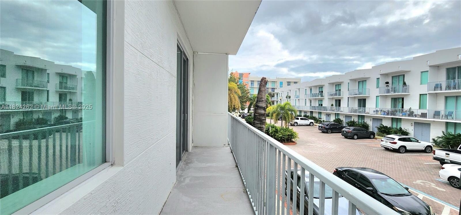Building Photo - 2146 Van Buren St