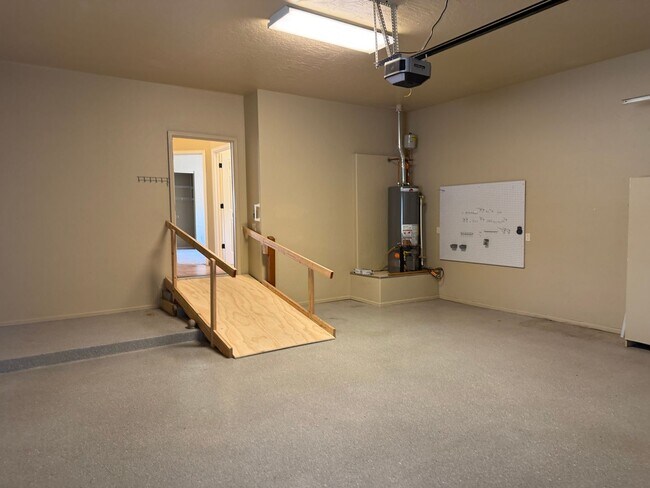 Building Photo - 1825 Venetian Dr