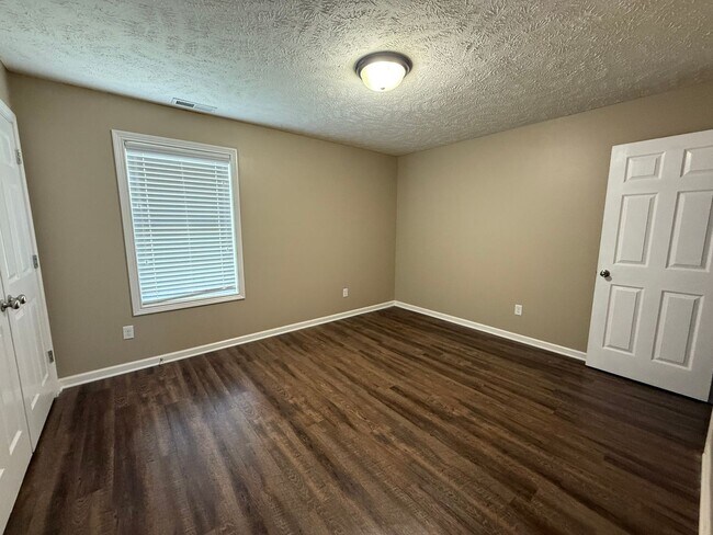 Building Photo - 201 Cherry Way