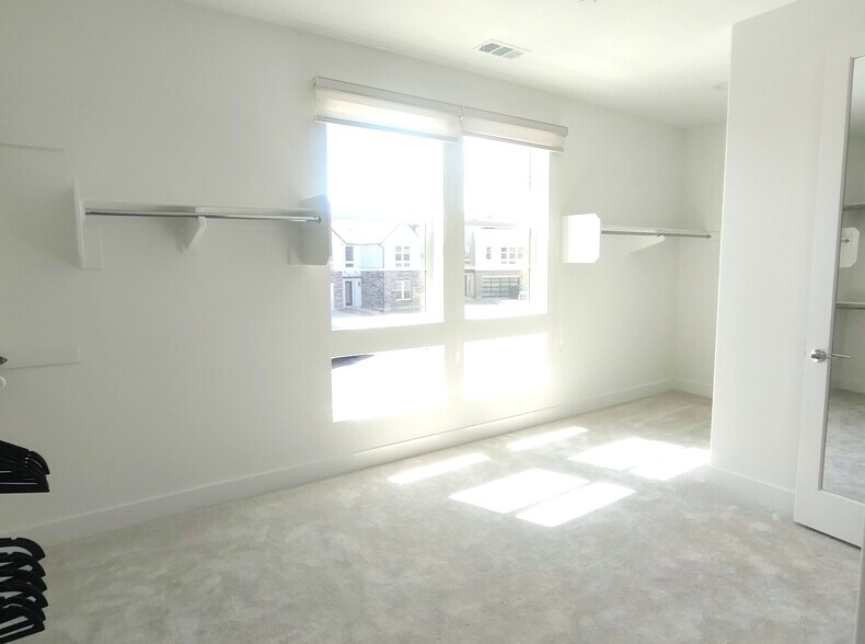 Building Photo - 130 Ashpark