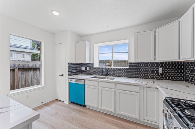 Building Photo - 17523 Hamilwood Dr